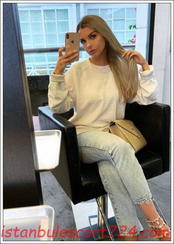 İstanbul Sosyal Medya Kullanan Escort